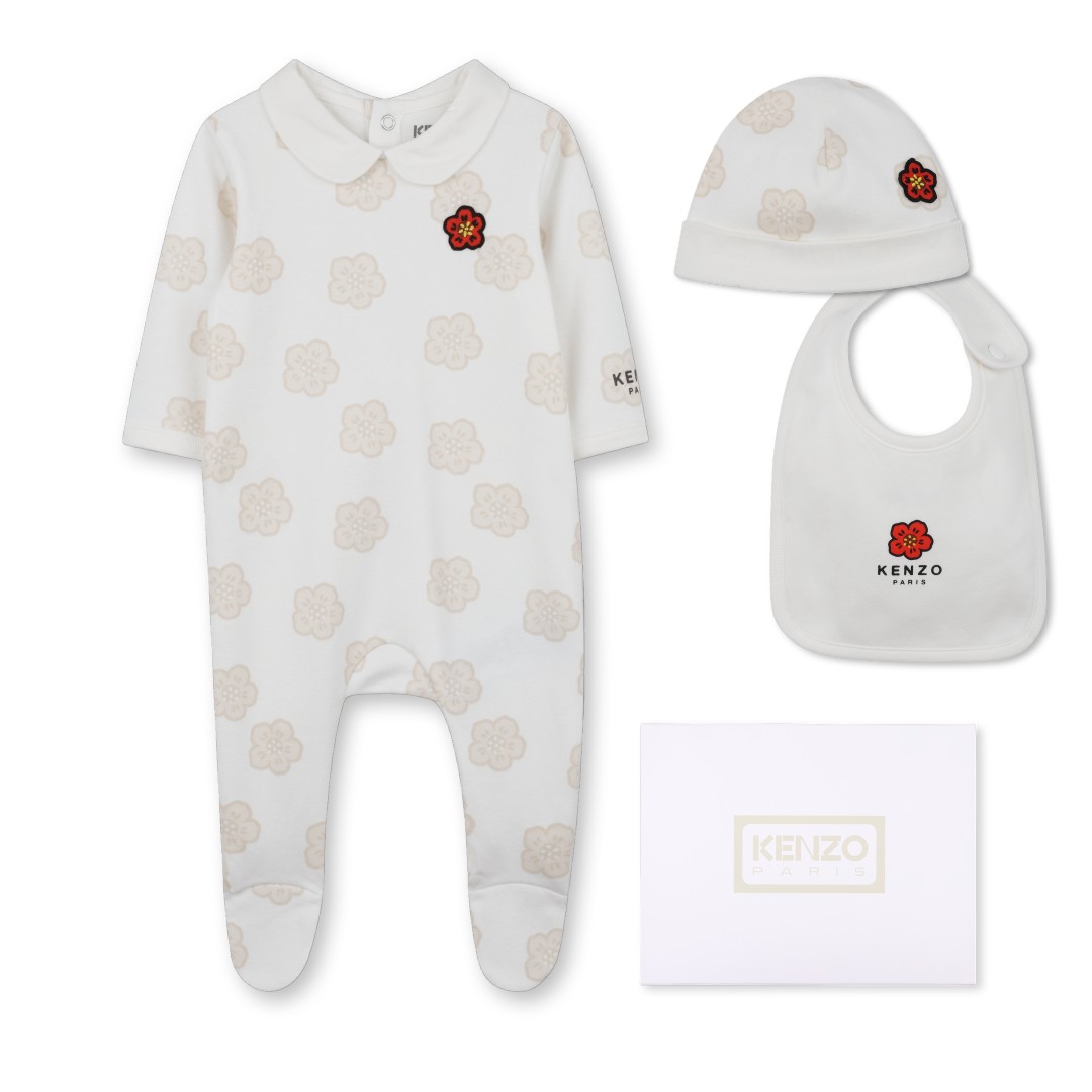 Ensemble pyjama, bonnet et bavoir